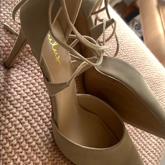Lulus nude strappy heel closed toe - never worn! - Picture 2 of 3